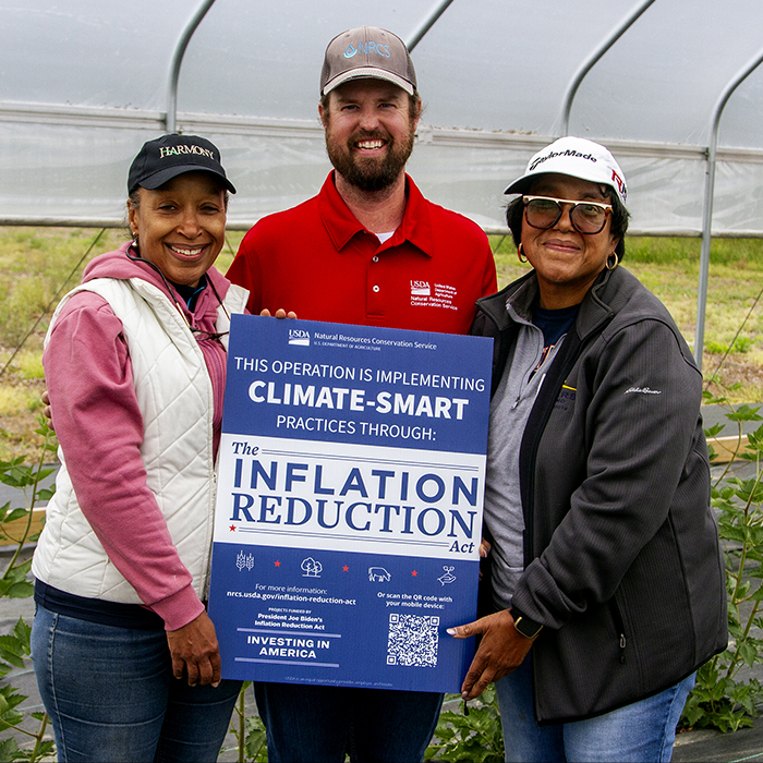 Nita and Neva flank Jake Browder